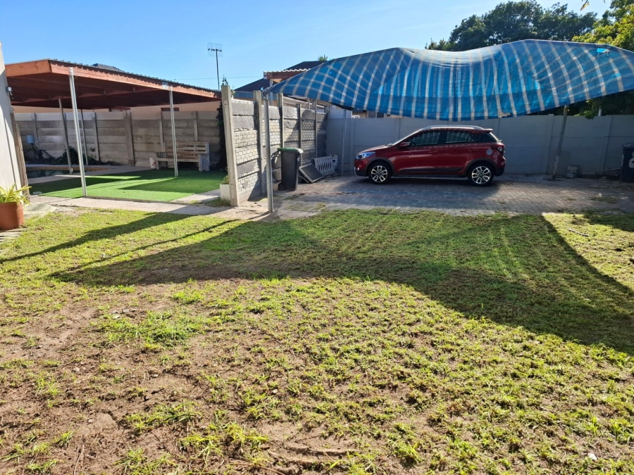 4 Bedroom Property for Sale in Oakdale Western Cape